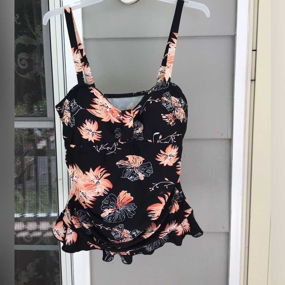 Hilor Women Swimwear Tankini Size 6 TOP ONLY bathing suit swimsuit top EUC